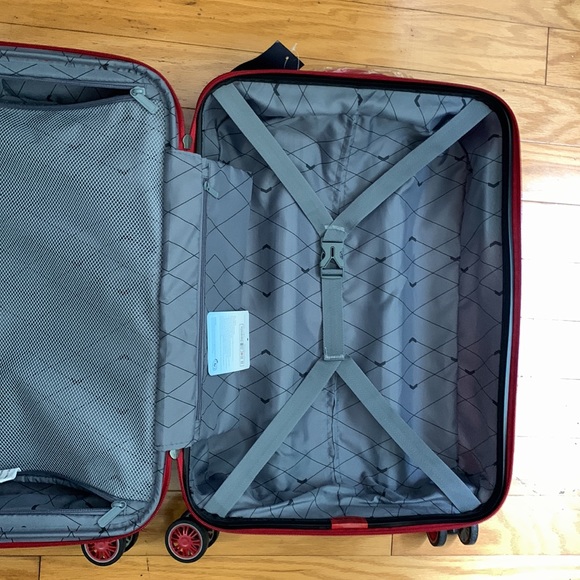Victoria Red Hard-case 29” Suitcase - Picture 13 of 17